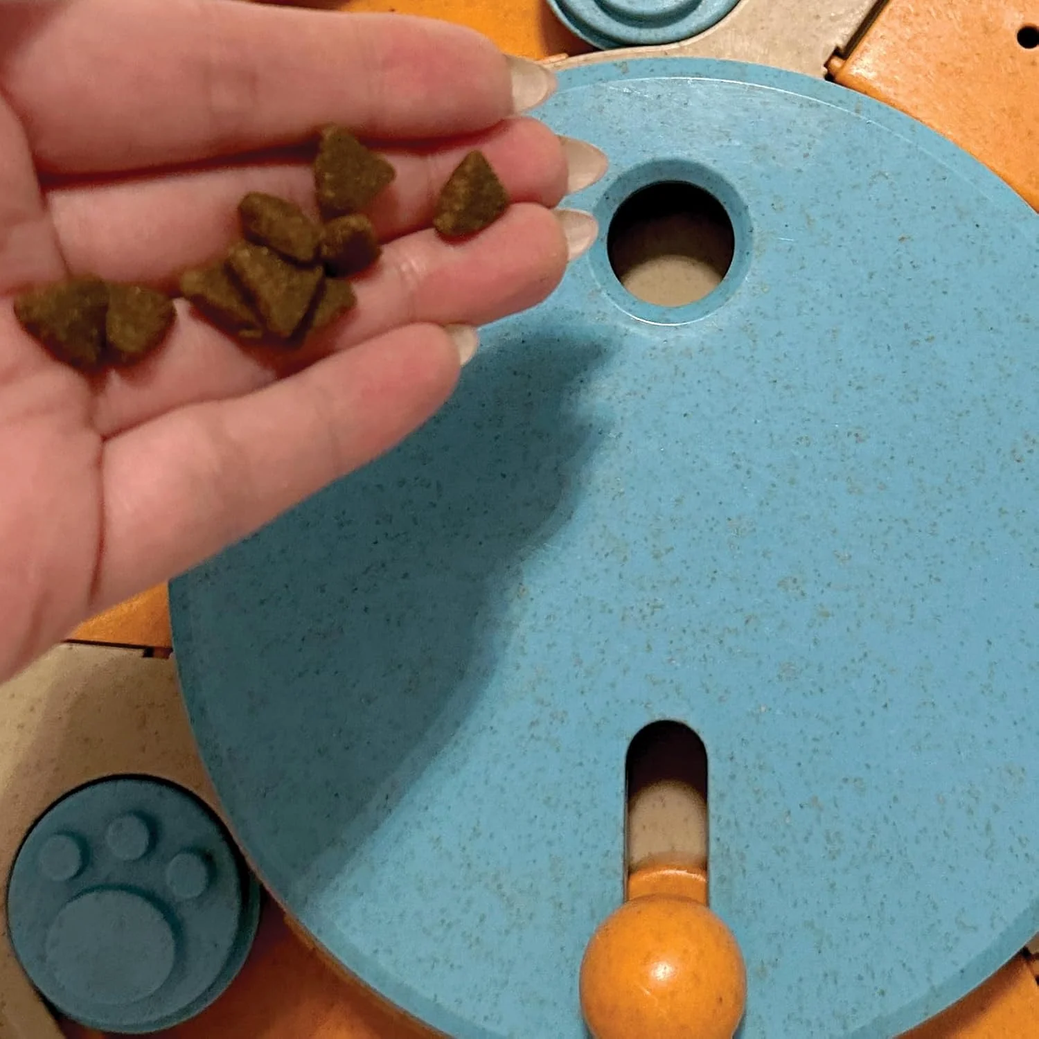 fouFIT Hide n Seek Multi-Play Turntable Puzzle Treat Dispensing Toy for Dogs - Image 4